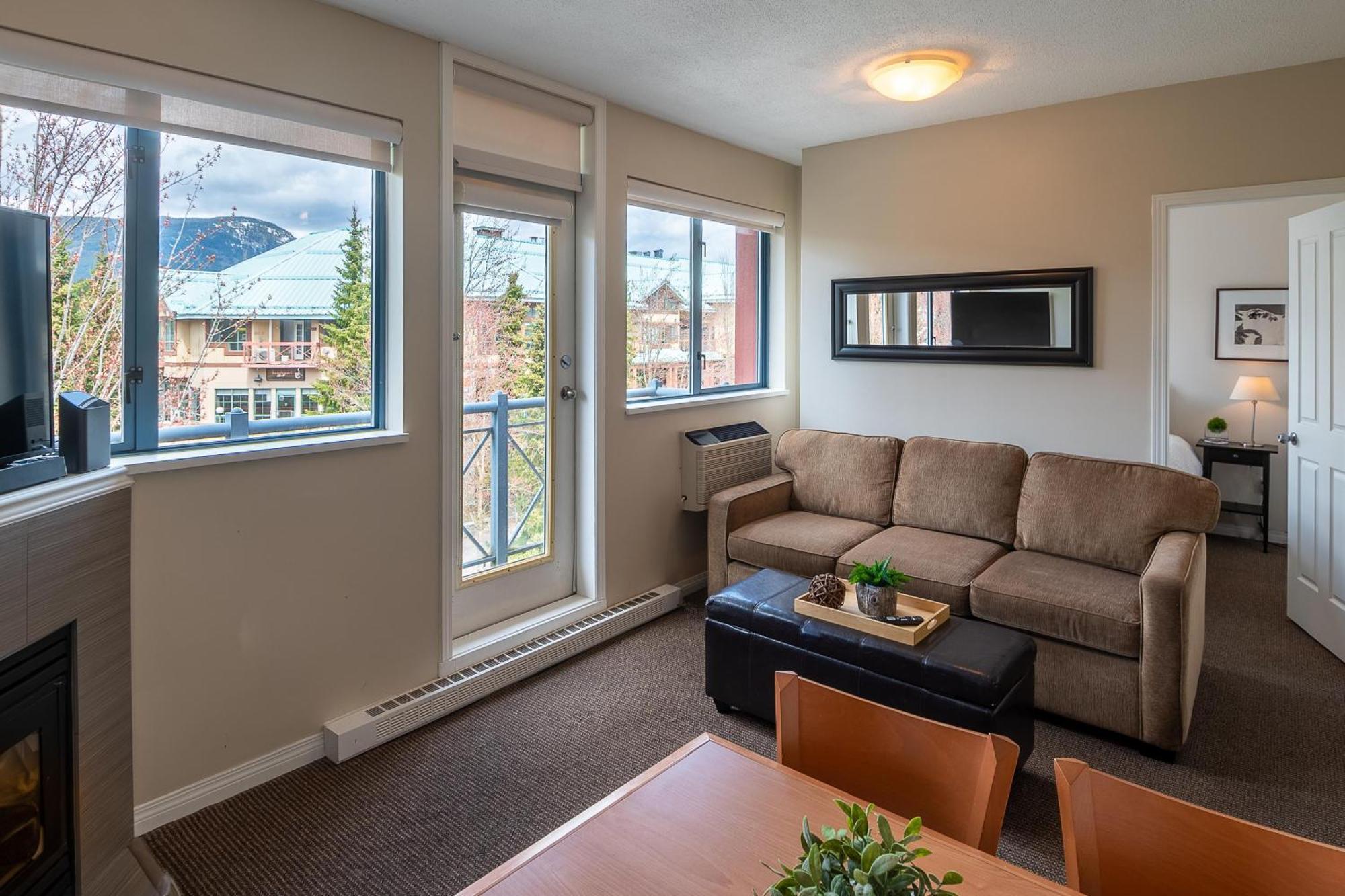 Alpenglow Lodge Fika One Bedroom By Mva Whistler Exterior photo